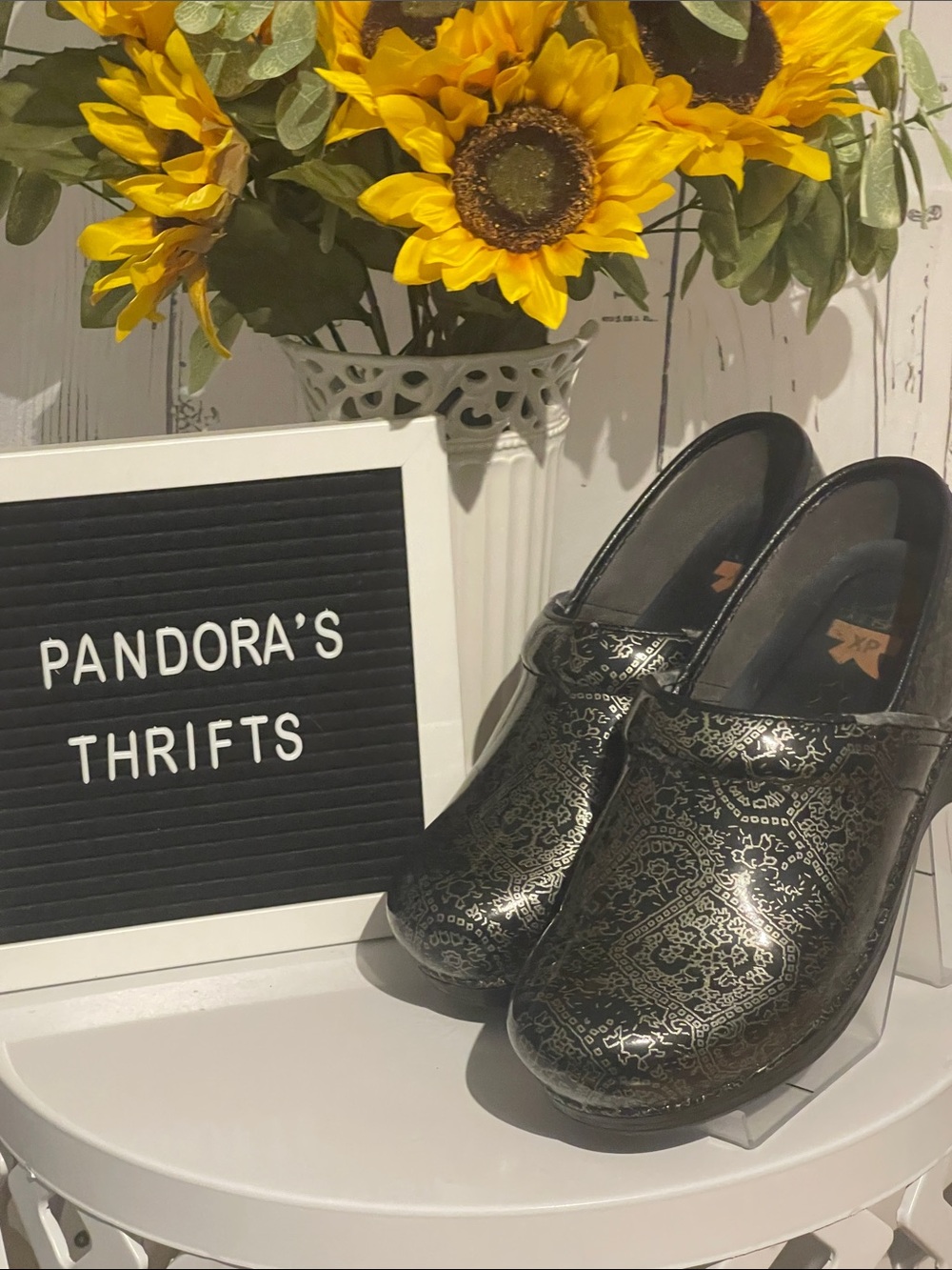 Dansko Black Metallic Patterned Clogs preowned Size 38